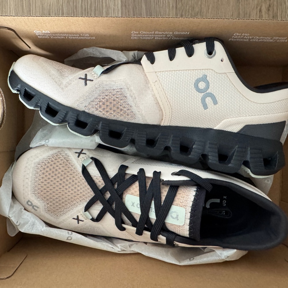 On Cloud X Women’s size 7